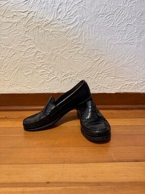 G.H.BASS & CO - Classic Black Leather Penny Loafers - Women’s size US 5/6